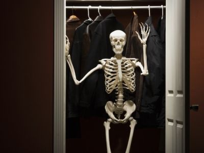 skeleton_in_closet_74214583